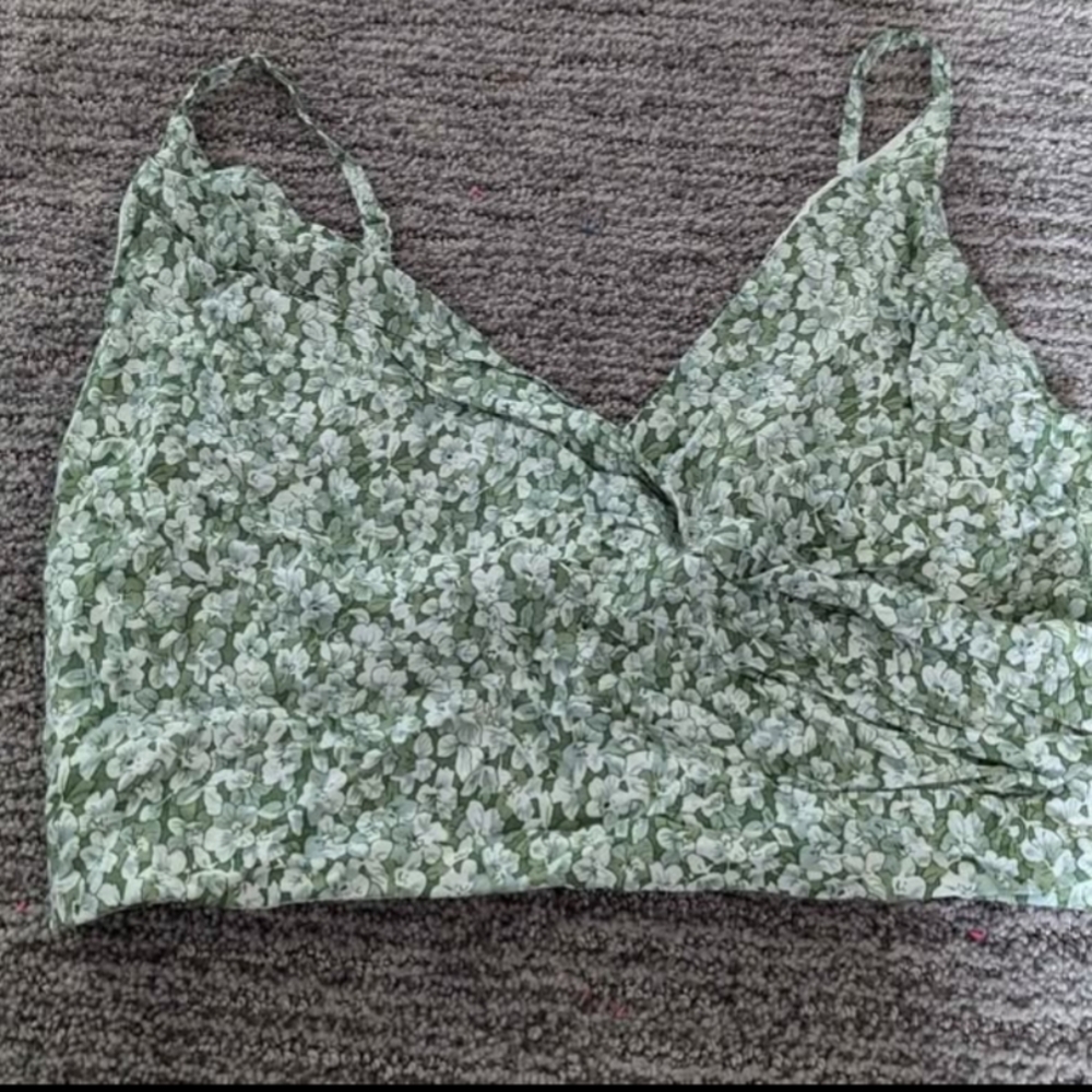 NWOT Floral Crop Top